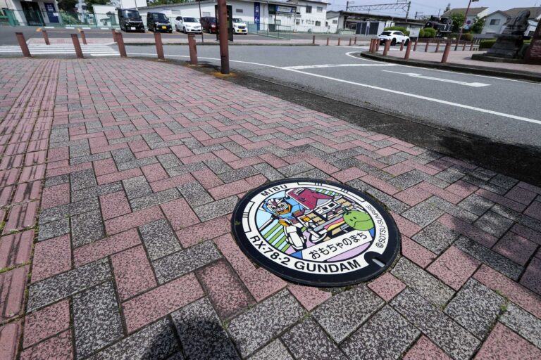 ガンダム マンホール蓋板設置工事イメージ
